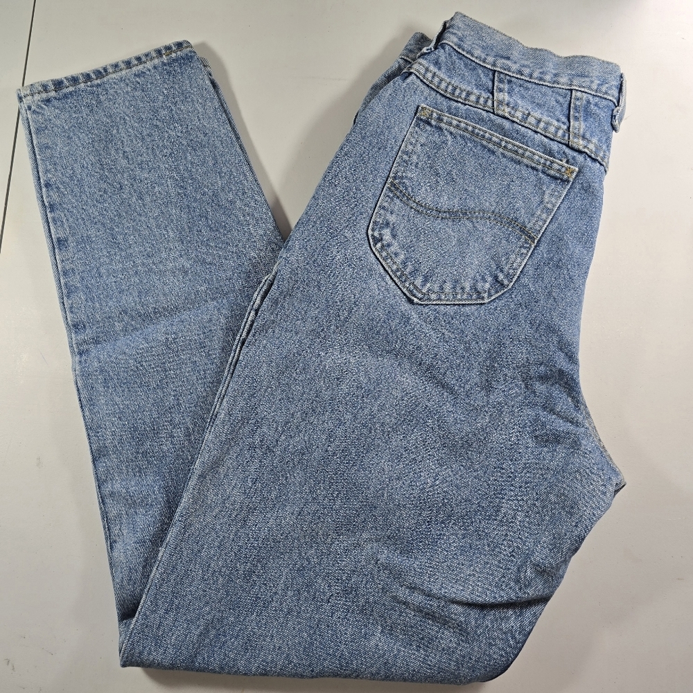 Lee High-Waisted Vintage Blue Jeans – Size 16 – Classic and Stylish